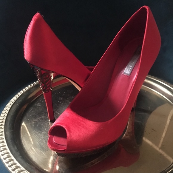 BCBG MAXAZRIA Red Ma-dalton Heel - Picture 6 of 6